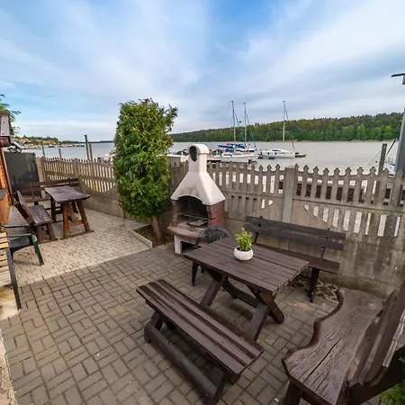 Od Strony Ulicy Kajki, 홈스테이