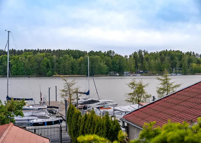 Od Strony Ulicy Kajki, Δωμάτια σε οικογενειακή κατοικία *