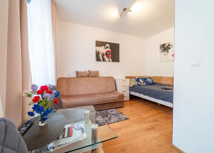 Od Strony Ulicy Kajki, Mikołajki